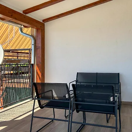 2 Bedroom Gorgeous In Hébergement de vacances *