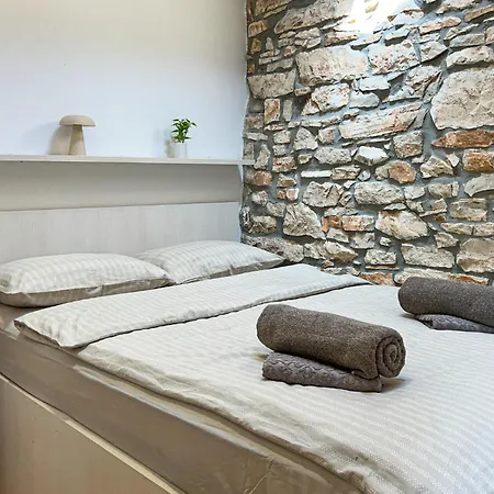 2 Bedroom Gorgeous In *