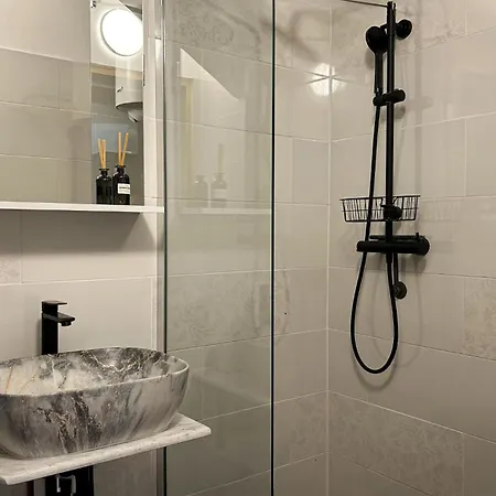 2 Bedroom Gorgeous In *